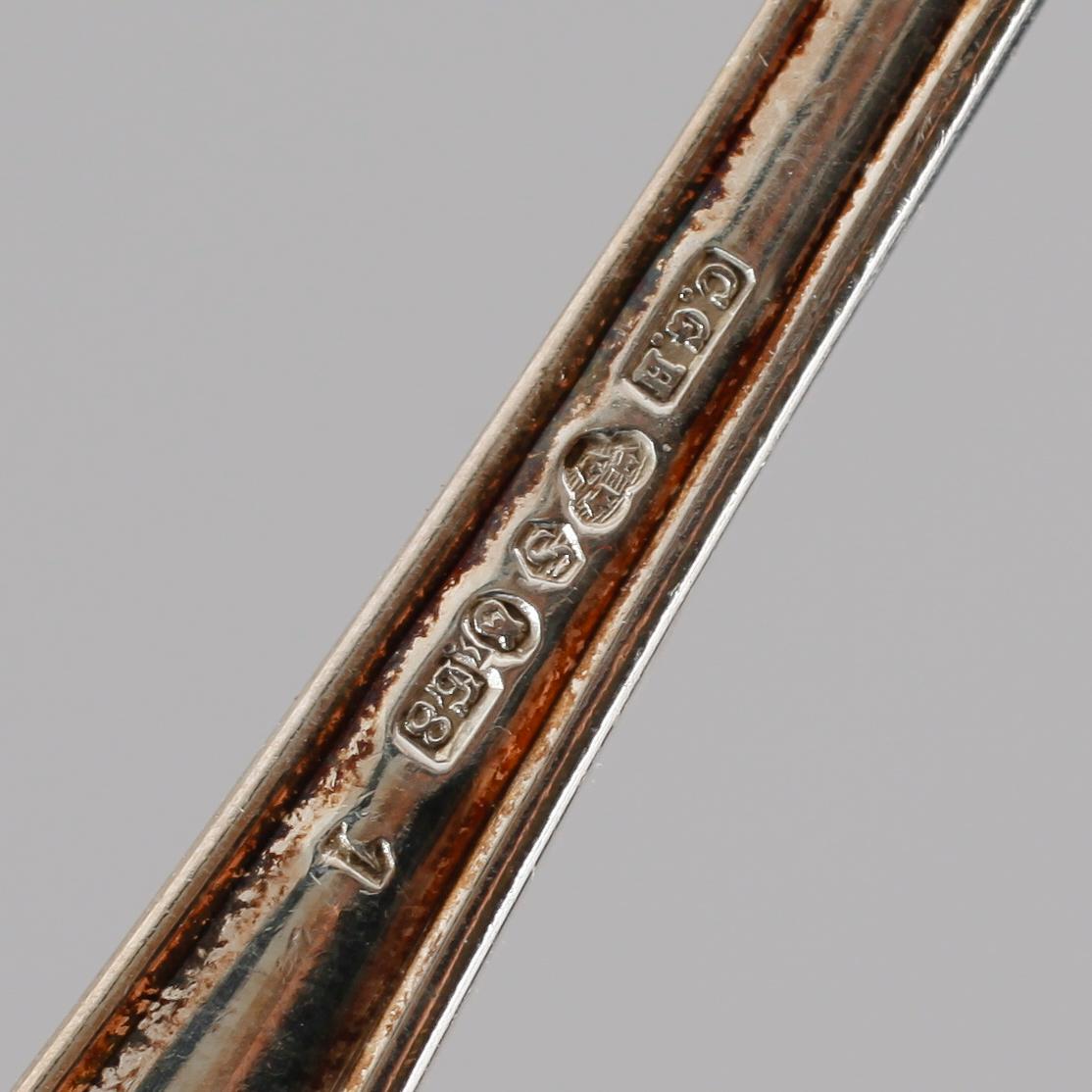 BESTICK, 32 delar, spetsmodell, svenska stämplar, 1920-tal. Vikt ca 1224 gram.