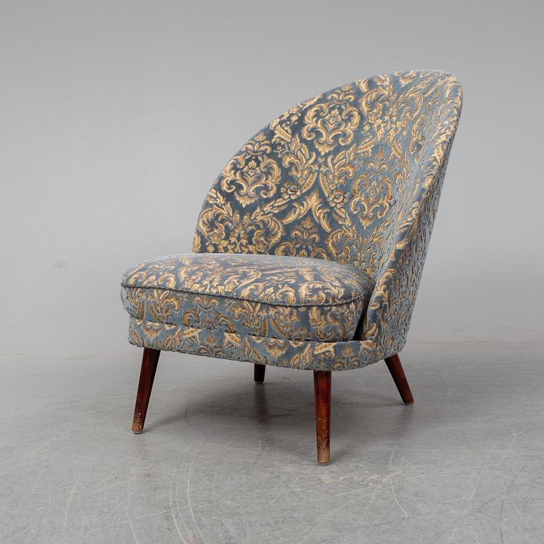 A mid 20th Century easy chair.