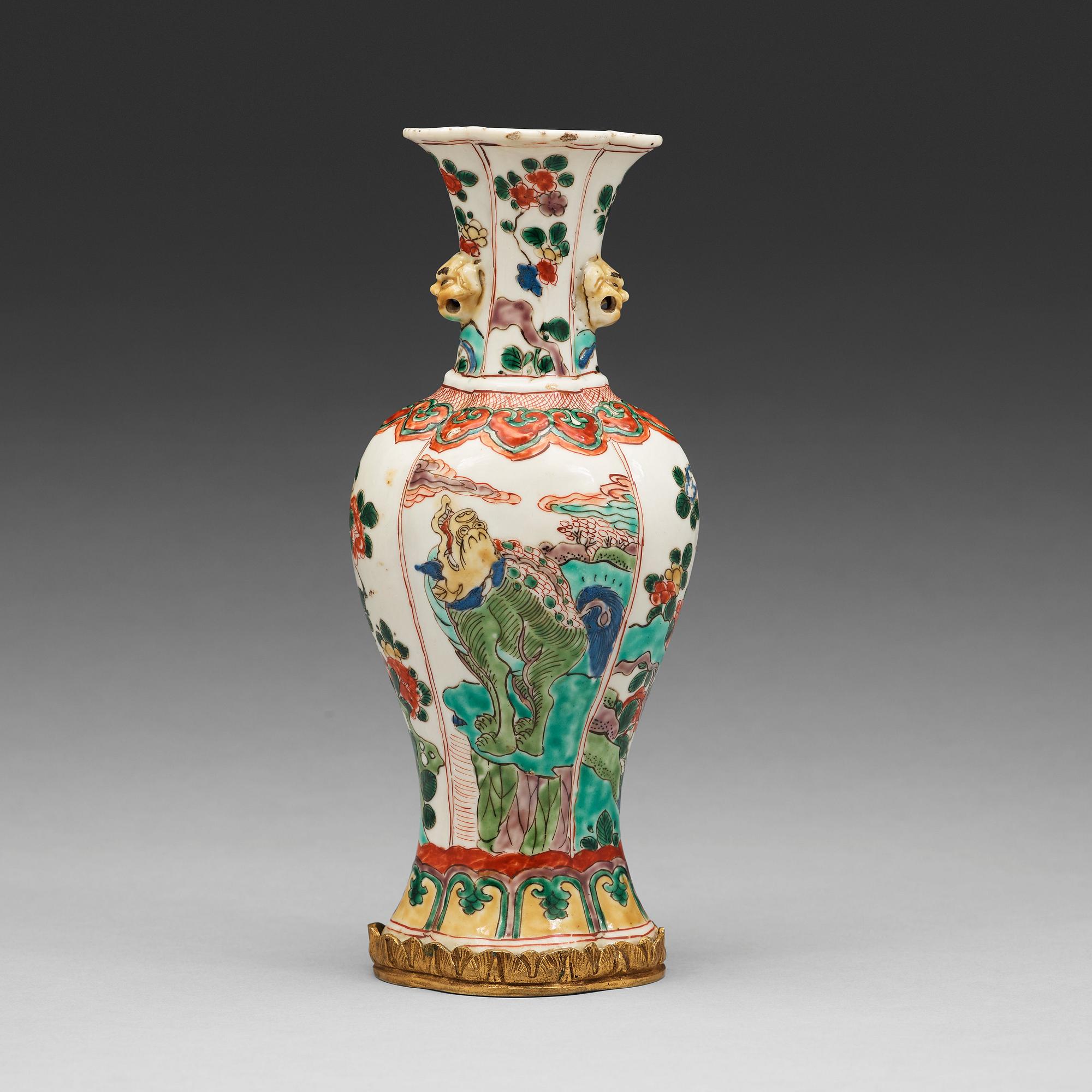 A famille verte lobed vase, Qing dynasty, Kangxi (1662-1722).