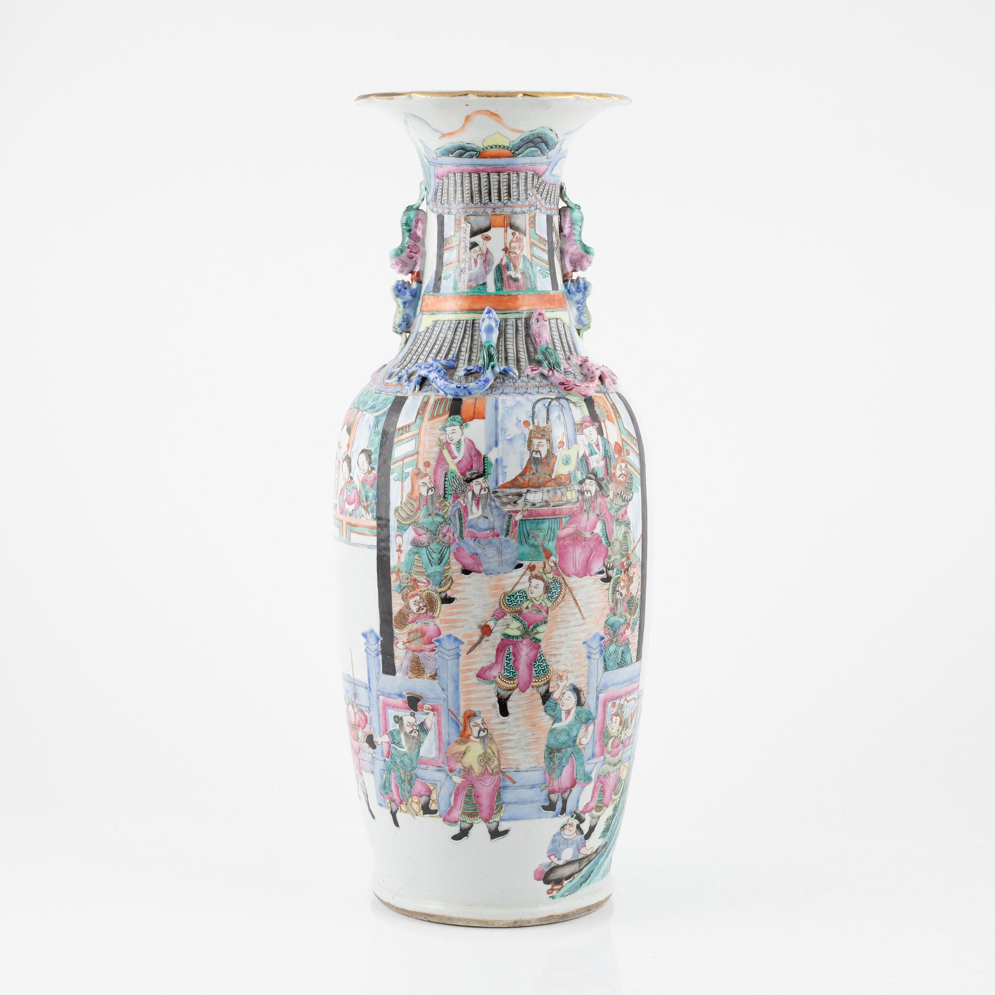 Golvvas, porslin. Kina, Sen Qingdynasti.