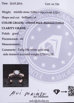 RING, 18K vitguld, svart färgad diamant, 3,09 ct, sidodiamanter tot. 0,32 ct. Vikt 5,6 g. Intyg 336.