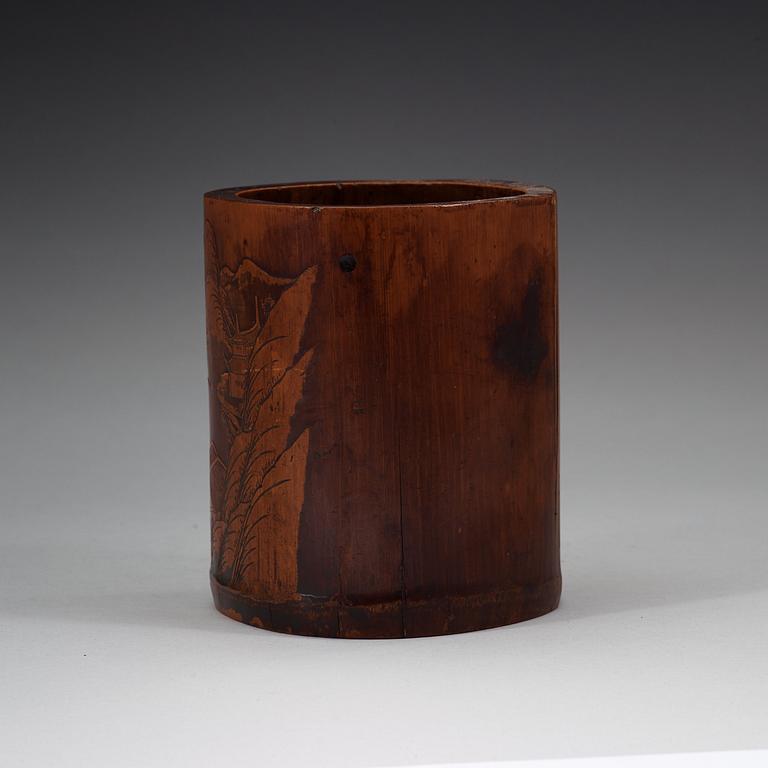 PENSELMUGG, bambu. Skuren dekor, tidigt 1900-tal.