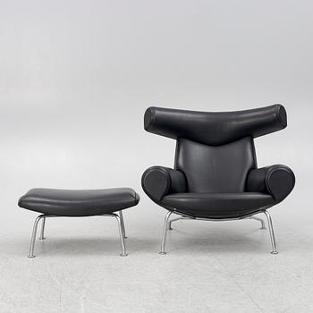 Hans J. Wegner, fåtölj med fotpall, "Ox Chair", EJ-100, Erik Jørgensen Møbelfabrik A/S, Svendborg, Danmark.