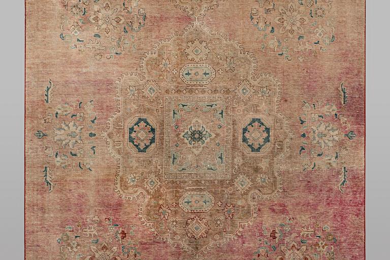 Matta, Orientalisk, vintage design, ca 254x192 cm.