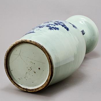 GOLVURNA, porslin, Kina, 1800-tal.