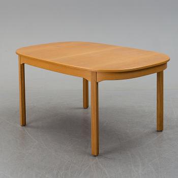 CARL MALMSTEN, matbord, "Ambassadör", Åfors Möbelfabrik, 1900-talets andra hälft. 3 iläggsskivor.