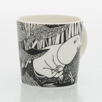 Muminmugg, "Mumintrollet dagdrömmer", porslin, Moomin Characters, Arabia 2005.