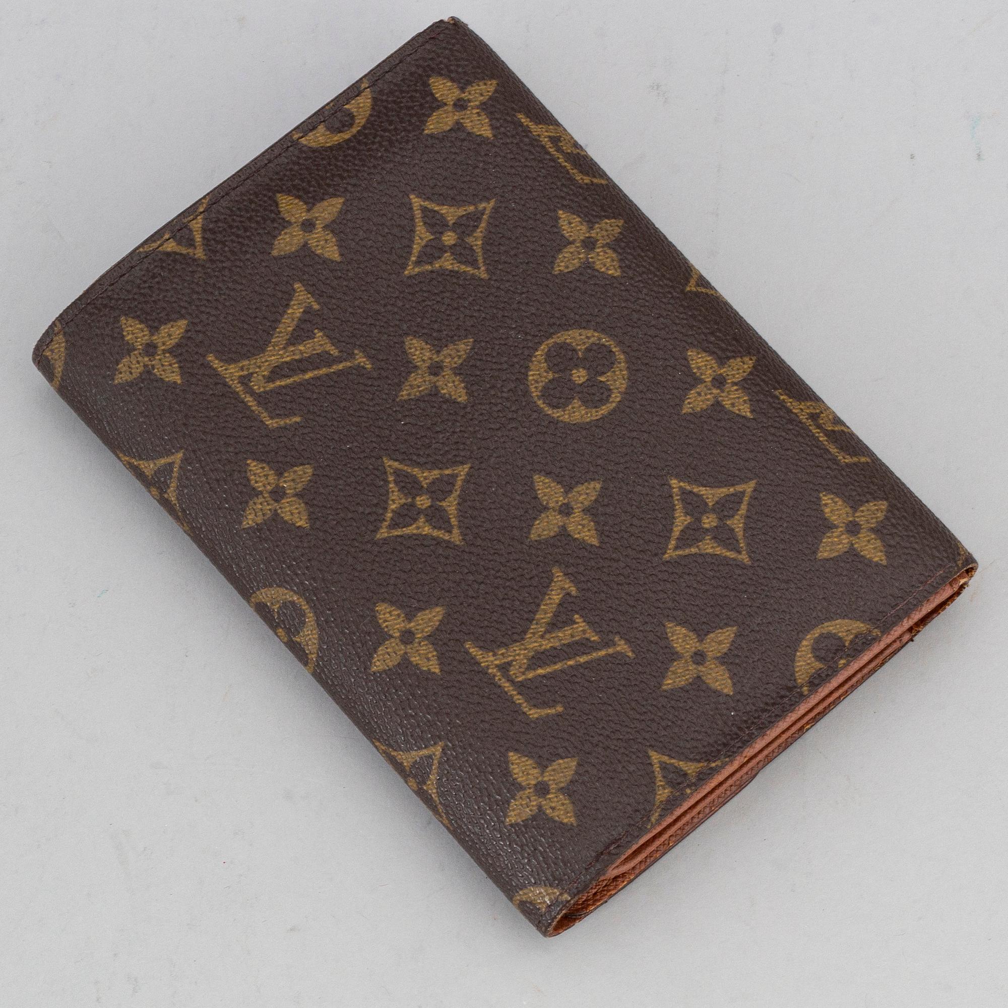LOUIS VUITTON, a monogram canvas wallet.
