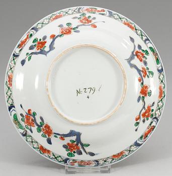 A set of six imari verte dishes, Qing dynasty, Kangxi (1662-1722). With Johanneum mark. (6).