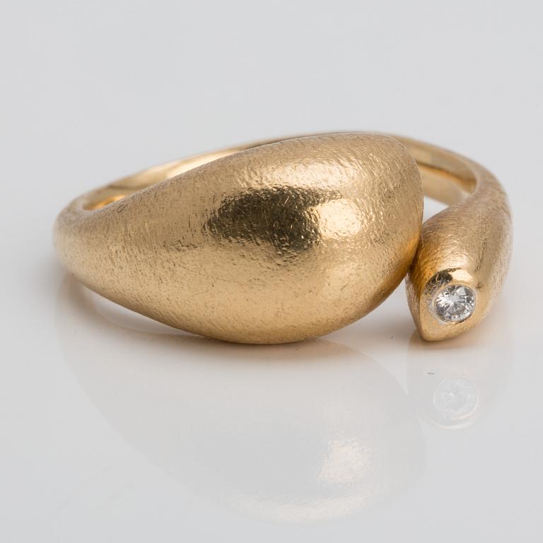 OLE LYNGGAARD COPENHAGEN, ring, 18K gold with ca 0.05 ct brilliant-cut diamond.