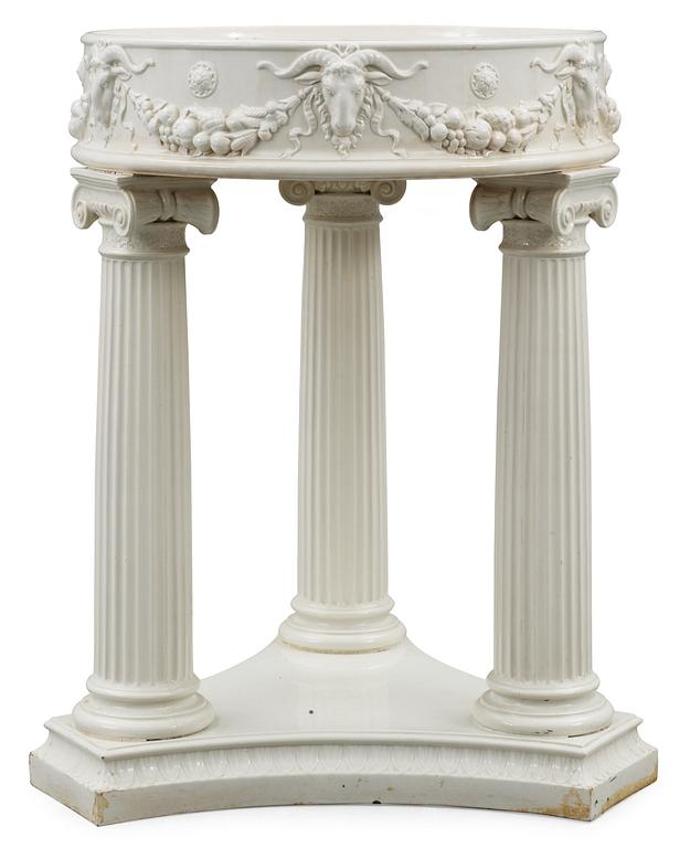 A Gunnar Wennerberg creamware jardinjere, Gustavsberg ca 1914.