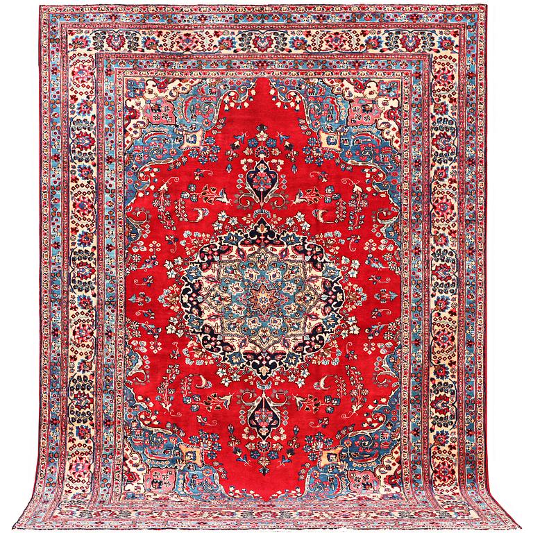 A Najafabad carpet, c.337 x 246 cm.