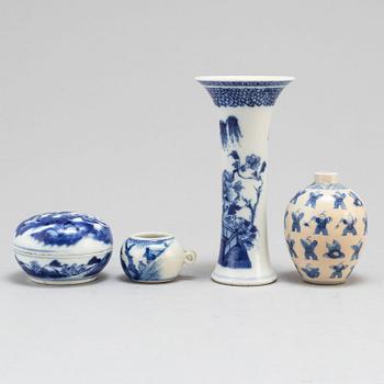 A blue and white vase, jar with cover, jar, and bird feeder, Qing dynasty, 18th century and later.