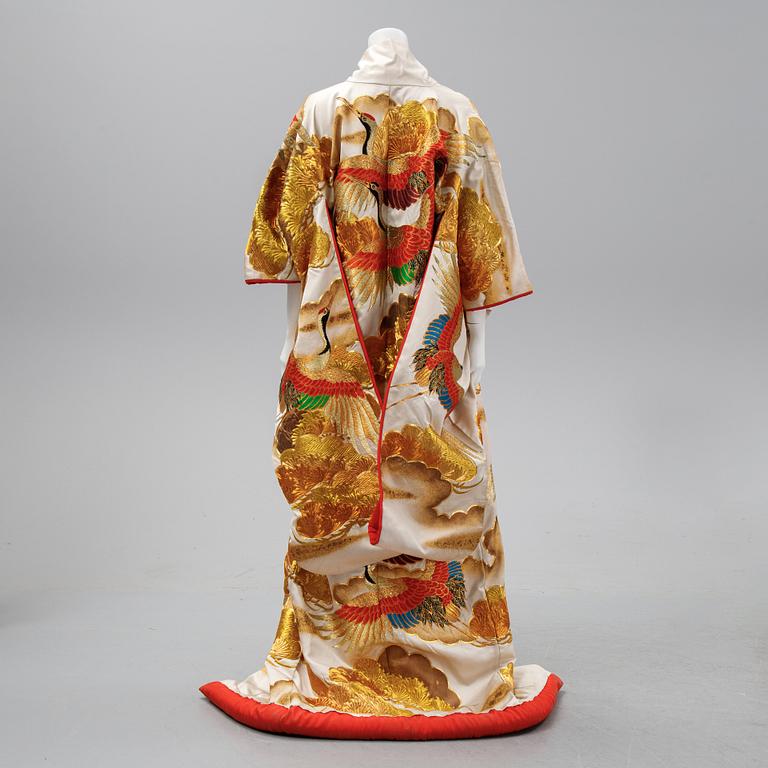 A Japanese silk Kimono, 20th Century.