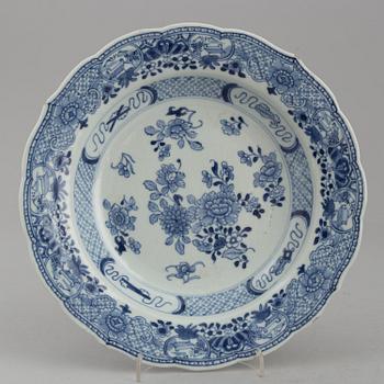 Seven (6+1) blue and white soup plates, Qing dynasty, Qianlong (1736-95).