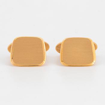 A pair of 18K gold cufflinks.