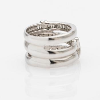 Ring, 18K white gold with diamonds.