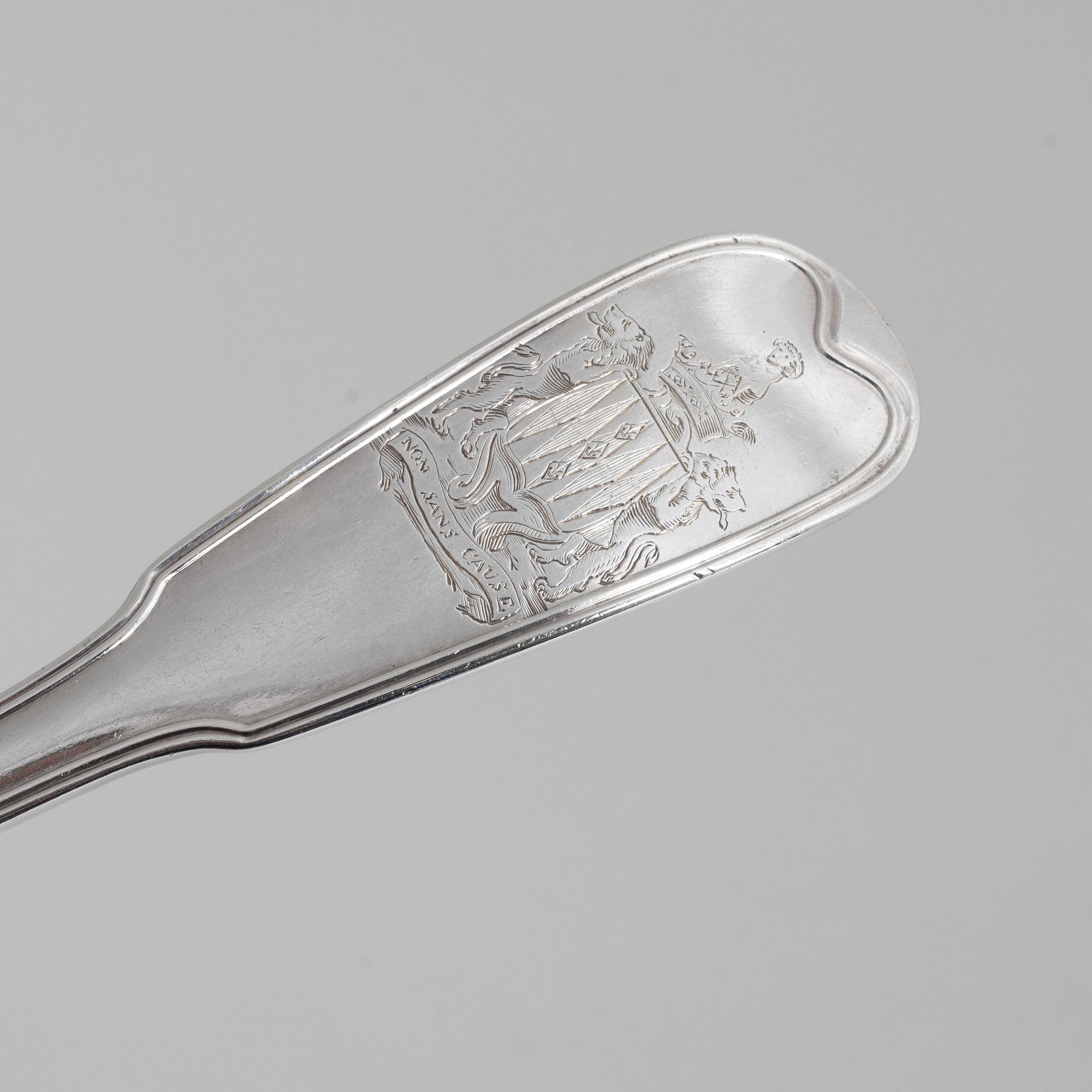 Ragusked, silver, with De Geer’s coat of arms.