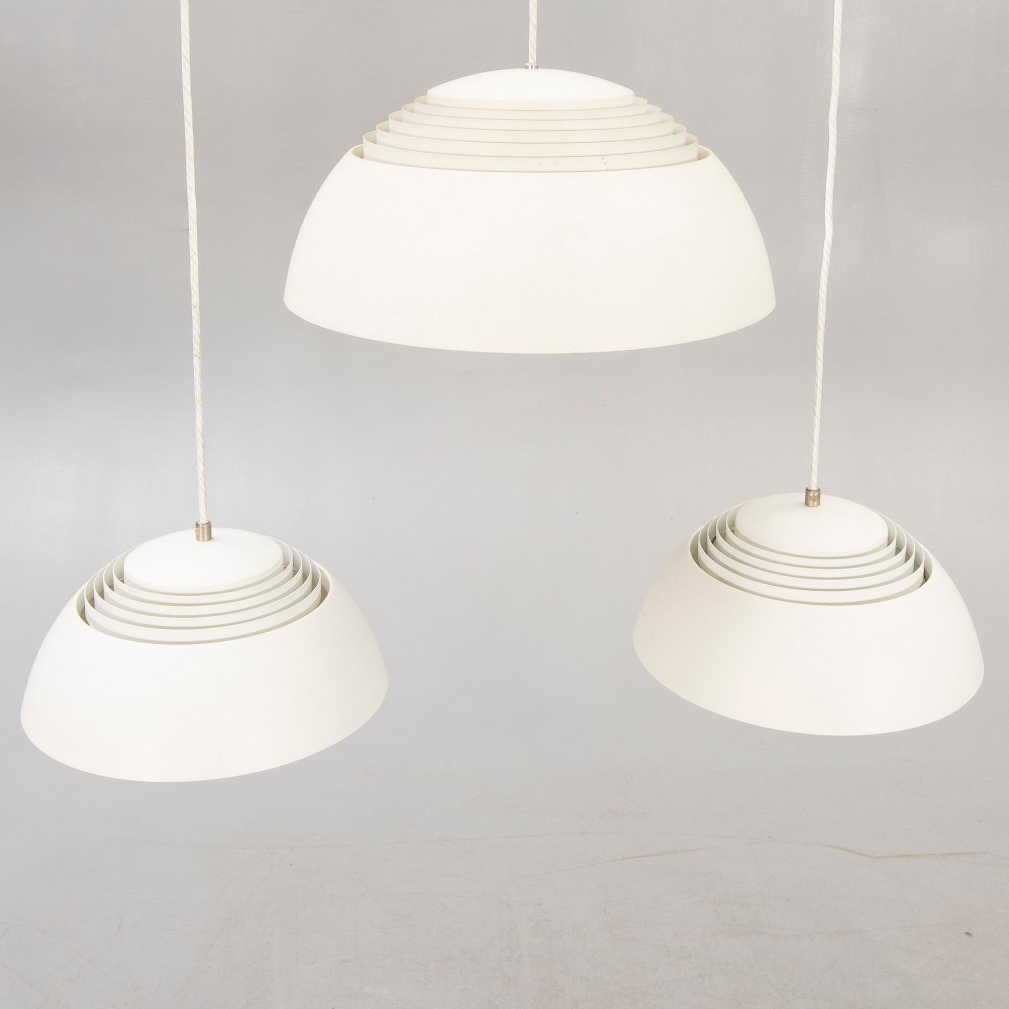 Arne Jacobsen, taklampor, 3 st, "AJ Royal Pendel", Louis Poulsen, Danmark.