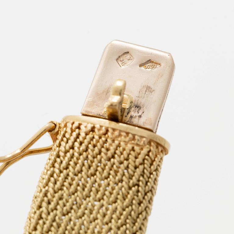 Collier 18K guld med runda briljantslipade diamanter.