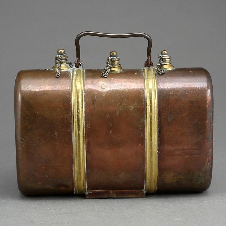 SPRITKANISTER, omkring 1800-talets mitt. Mässing och koppar.