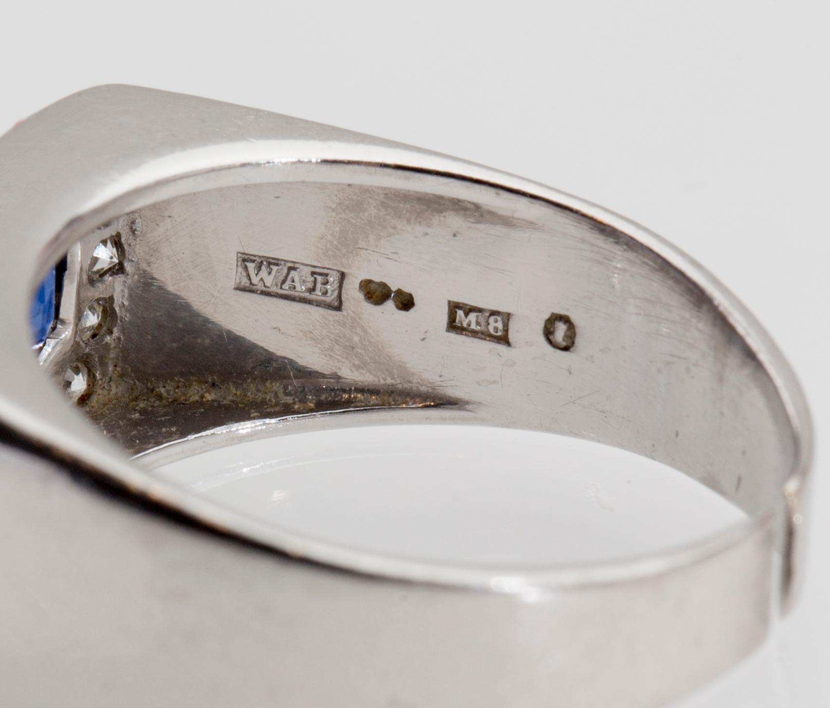RING, 18 k vitguld med åttkantslipade diamanter ca 0.44 ct samt safirer. W A Bolin, Stockholm, 1938. Vikt ca 10 g.