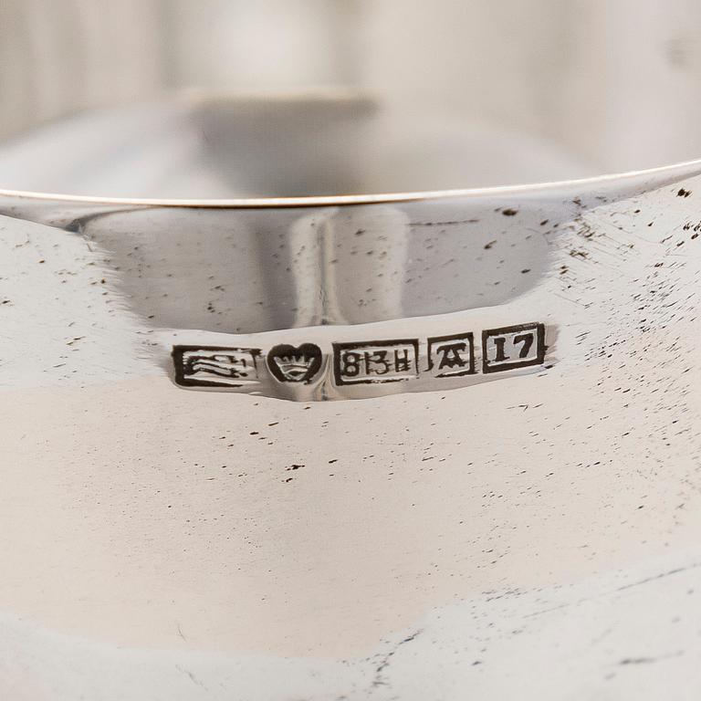 Anna-Greta Eker, sokerikko ja kermakko, hopea ja mahonki, Auran Kultaseppä, Turku 1962.