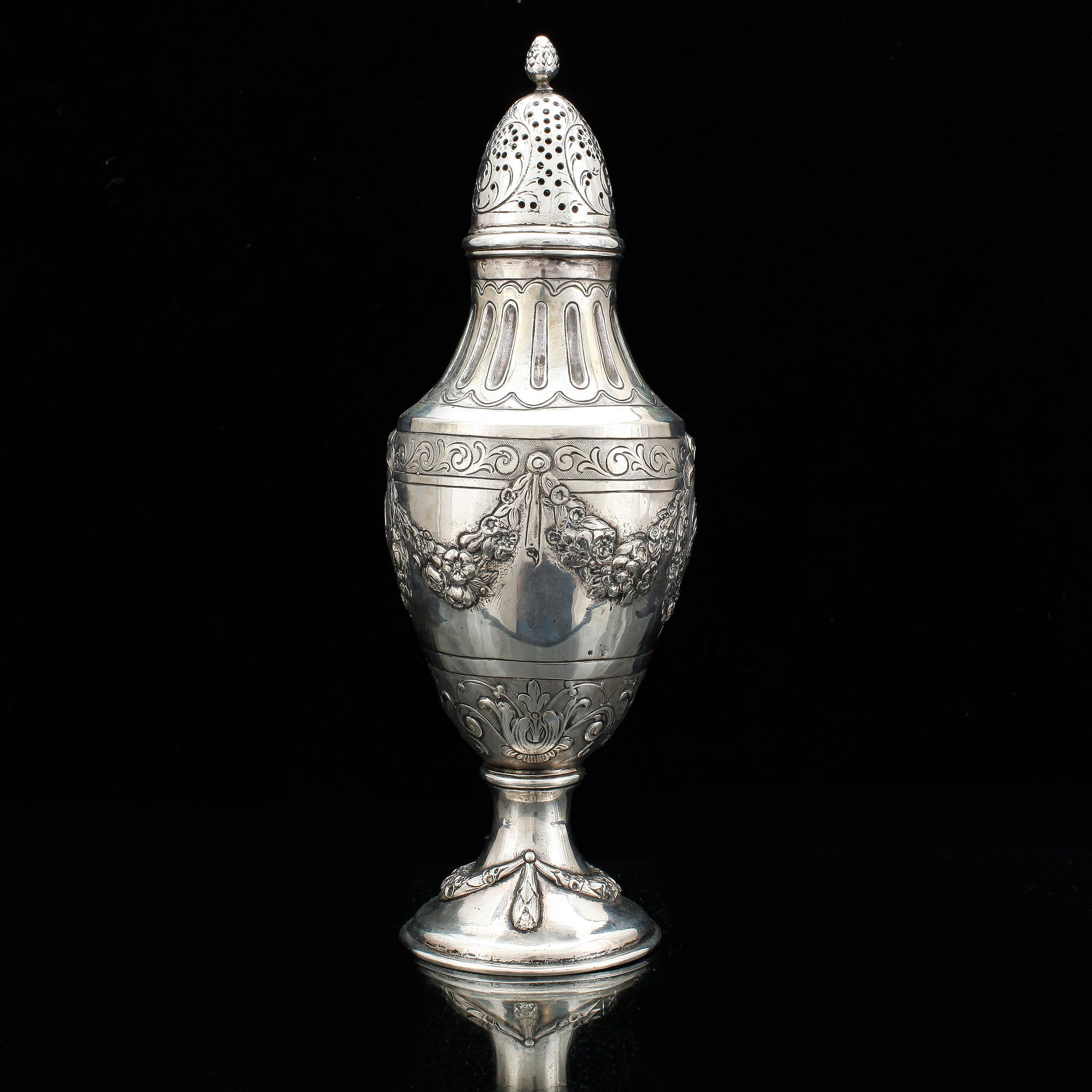 SOCKERRUSKA, silver, Louis XVI-stil, svenska importstämplar. 1900-tal. Vikt ca 239 gram.