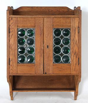 HYLLSKÅP, jugend, 1900-talets början.