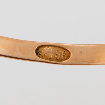 A 14K gold lorgnette.