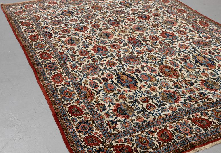 A carpet, semi-antique, ca 314,5 x 218 cm.