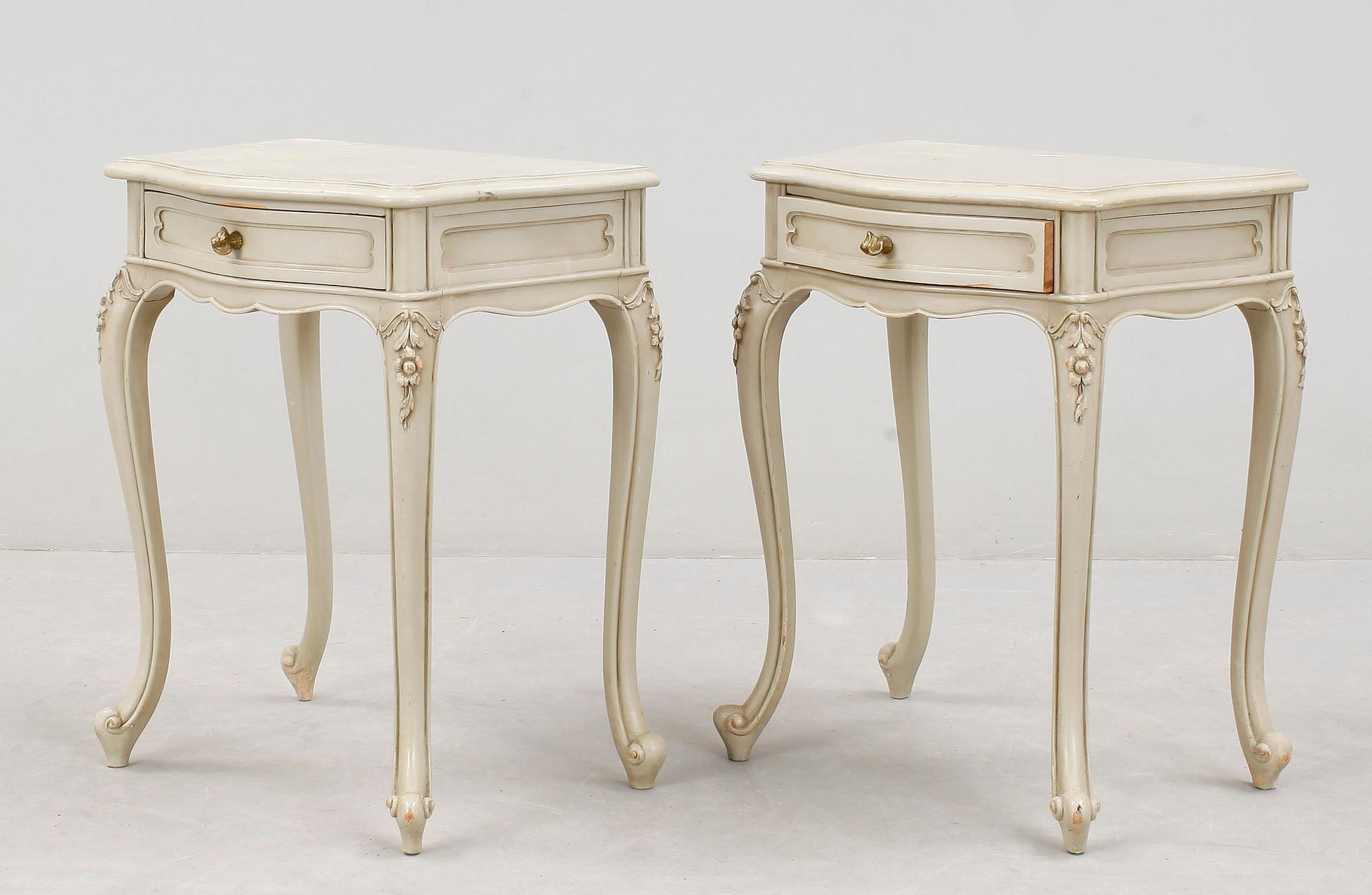 SÄNGBORD, ett par, Louis XV-stil, 1900-talets mitt.