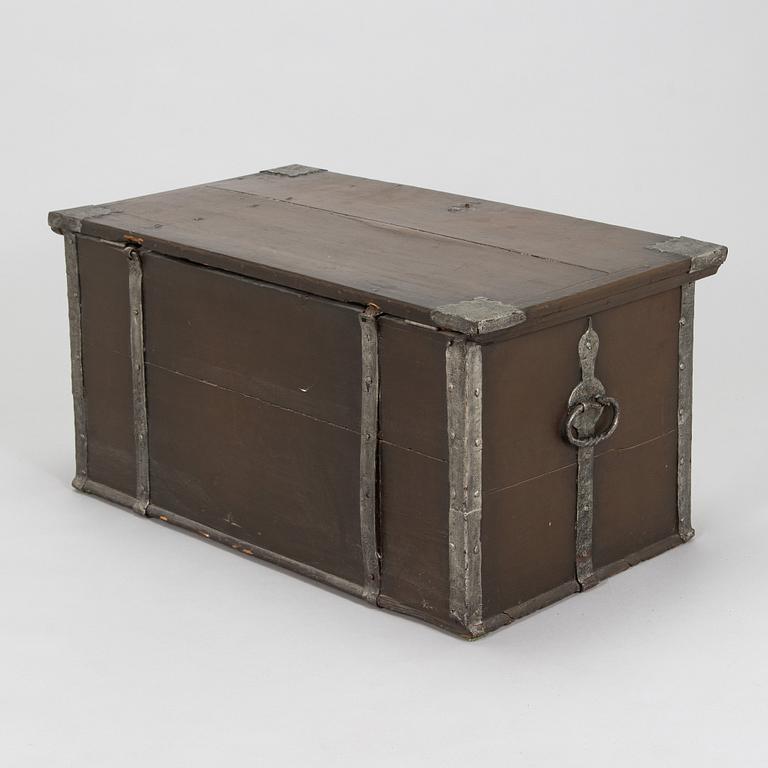 Kista, märkt med monogram, 1764.