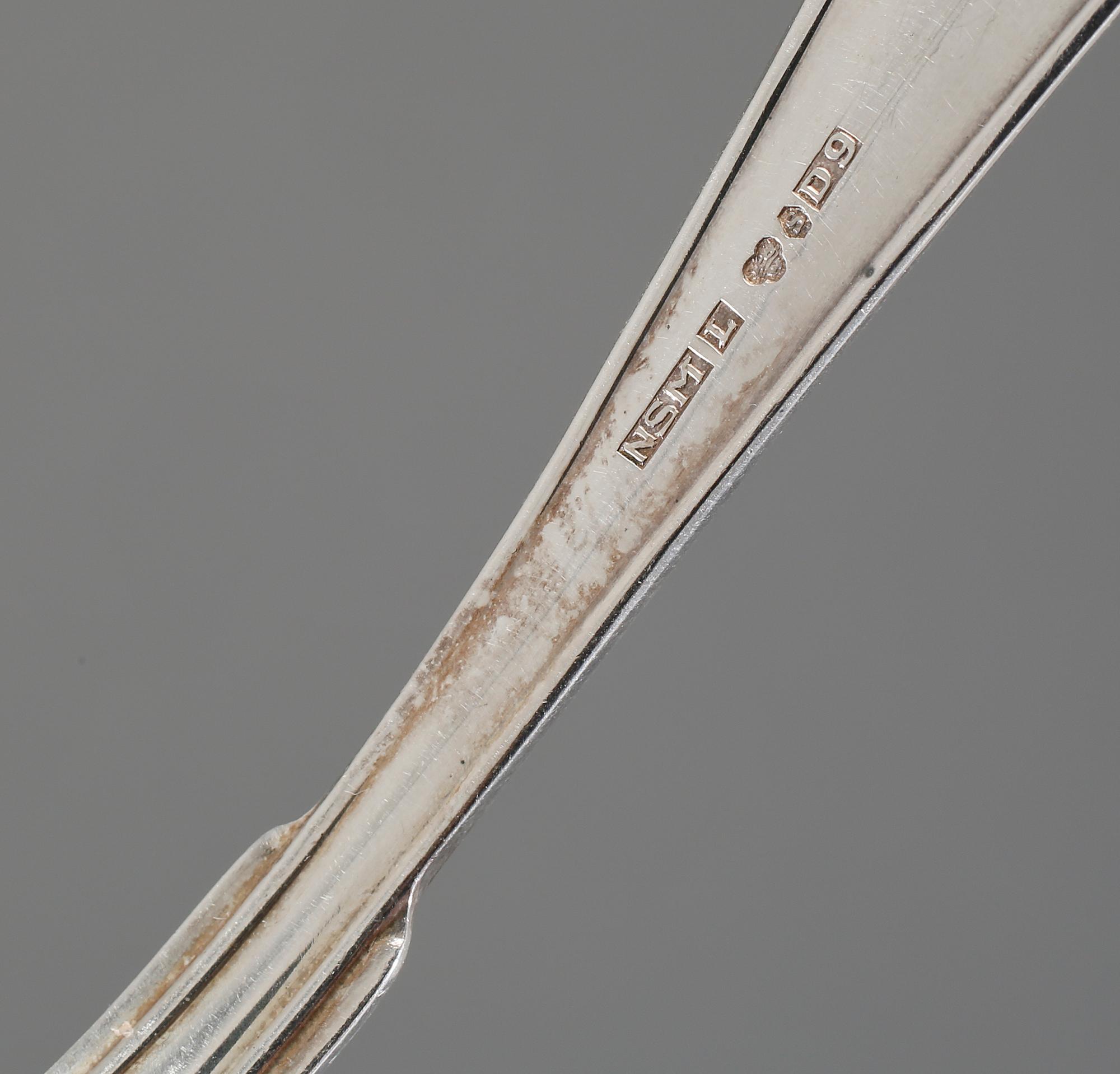 PARTI SILVER, 16 delar, mestadels Sverige, 1900-tal, vikt exklusive ljusstake 551 gram.
