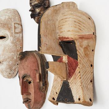 Masker, 4 st, enligt uppgift Nyanga, Kongo, Ogino, Nigeria, Songe, Kongo m.m, 1900-talets andra hälft.