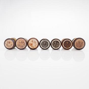 Liisa Hallamaa, munakuppeja, 7+3 kpl, kivitavaraa, signeerattu LH Arabia.