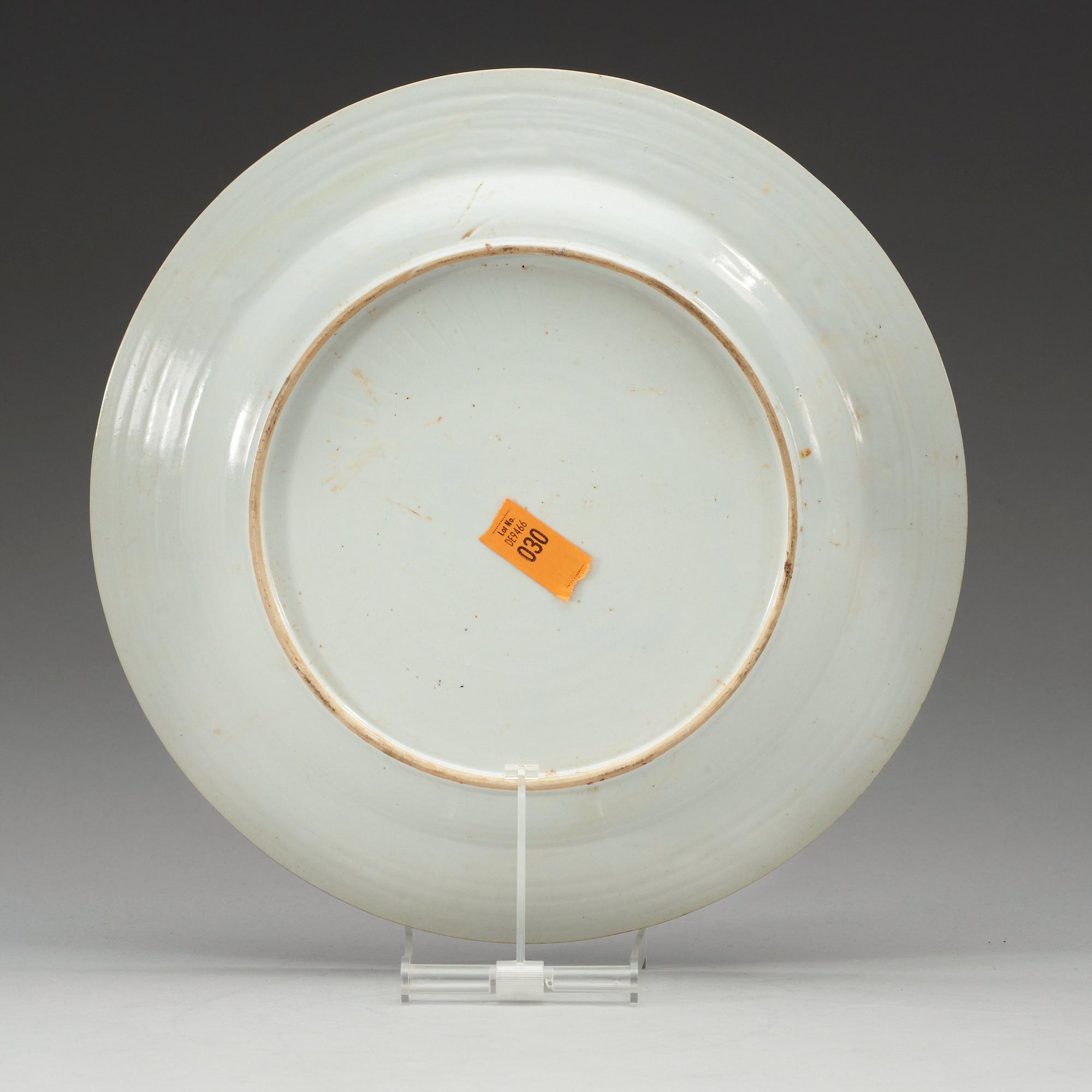 A famille rose armorial charger, Qing dynasty, Qianlong (1736-95).