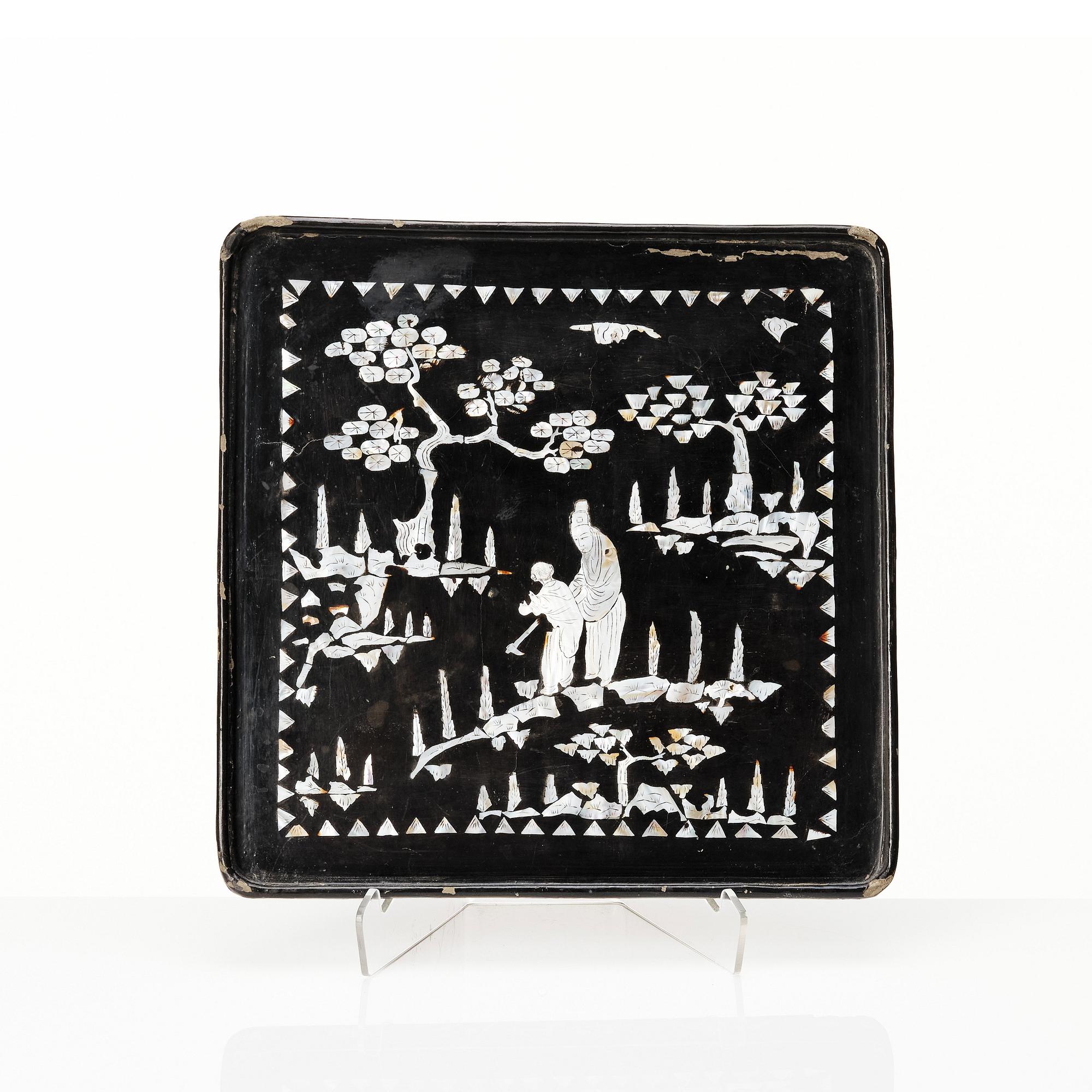 A Chinese lacquer box and tray, early 20th century.