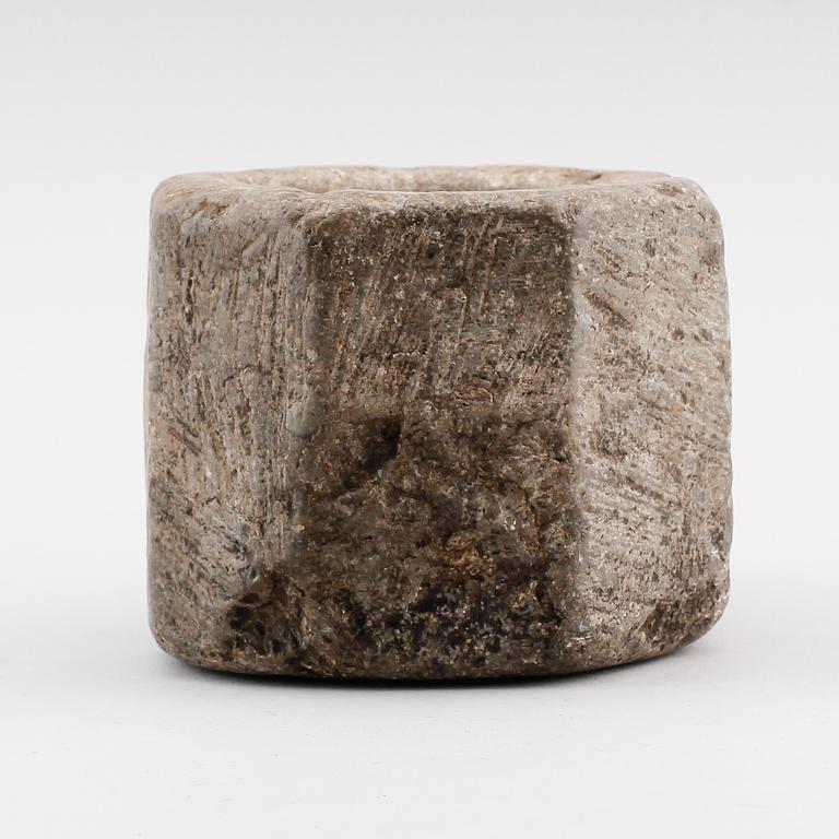 MORTEL, kalksten, möjligen 1600-/1700-tal.