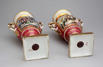URNOR, ett par, porslin, empirestil, 1800-talets andra hälft.