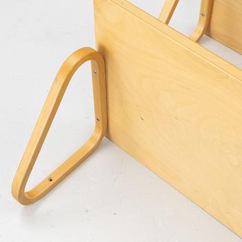 Alvar Aalto, Pair of wall shelves, model 112A, Artek, Finland.