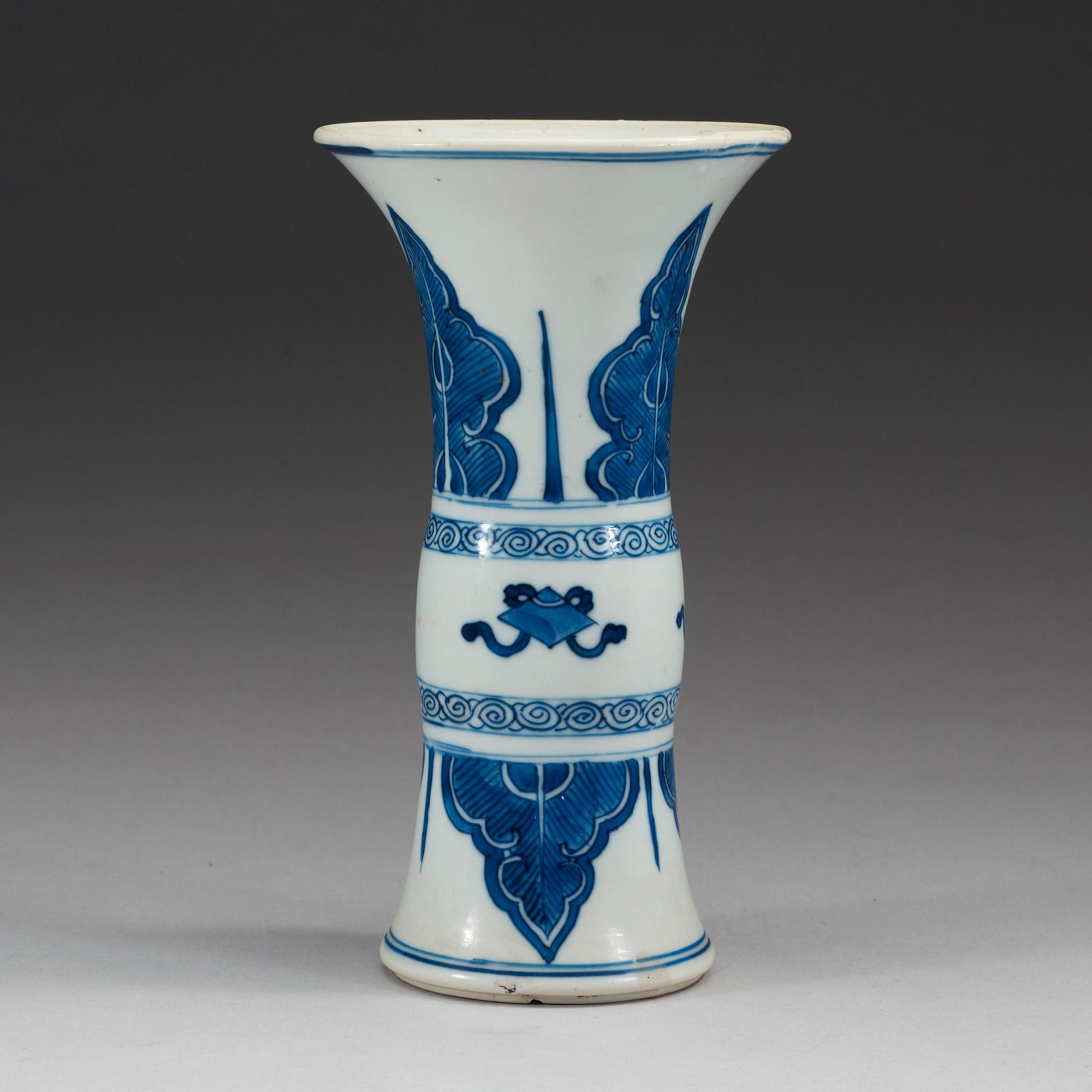 A blue and white Gu shaped vase, Qing dynasty, Kangxi (1662-1722).