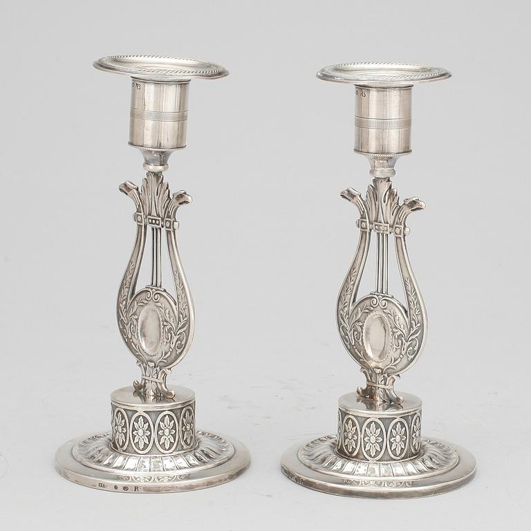 LJUSSTAKAR, ett par, silver, empire, Johan Petter Grönvall, 1823.