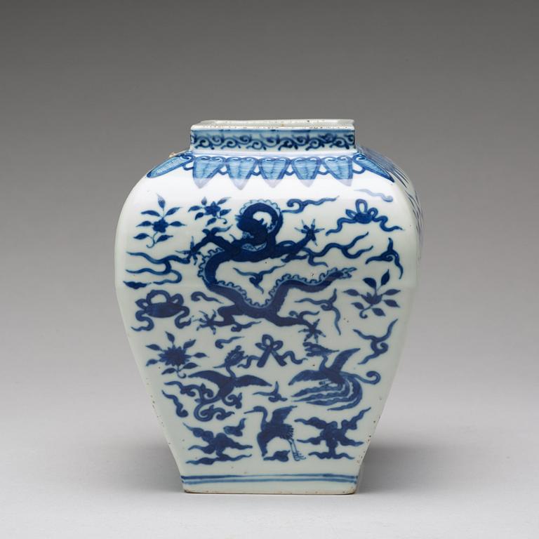 A blue and white vase, late Qing dynasty/Republic with Wanli mark.