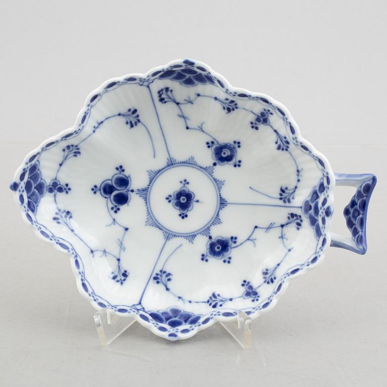 A 'Blue Fluted Half Lace' porcelain dish with handle, Royal Copenhagen, model 550, 1898-1923.