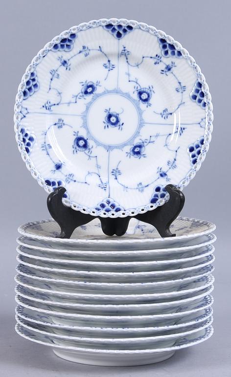 KAFFESERVISDELAR, 28 delar, porslin, Musselmalet, Kongl Dansk. Mestadelen helblond.