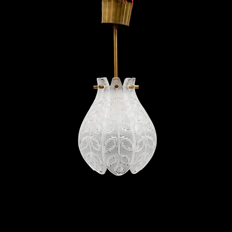 TAKLAMPA, glas, troligen Carl Fagerlund, Orrefors, 1900-talets andra hälft. Höjd 42 cm.