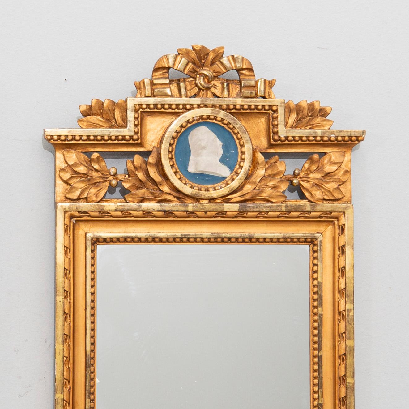 Spegel, sengustaviansk, omkring 1800.