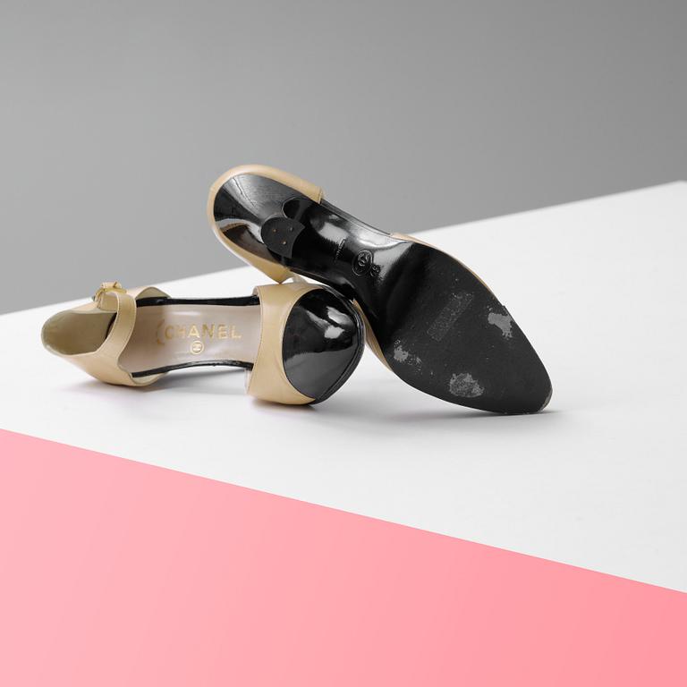 PUMPS, ett par, CHANEL, storlek 39.