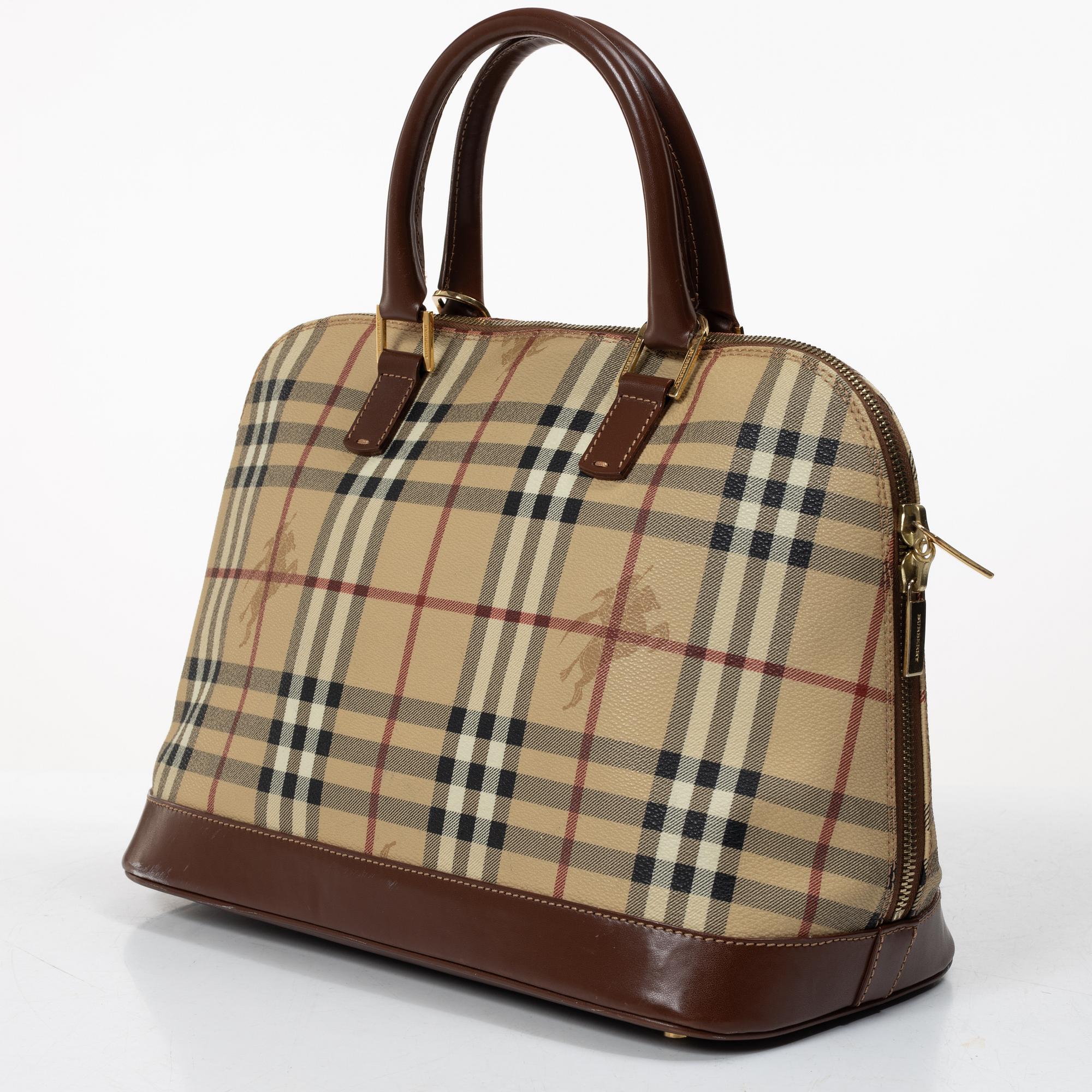 Burberry, väska samt plånbok.